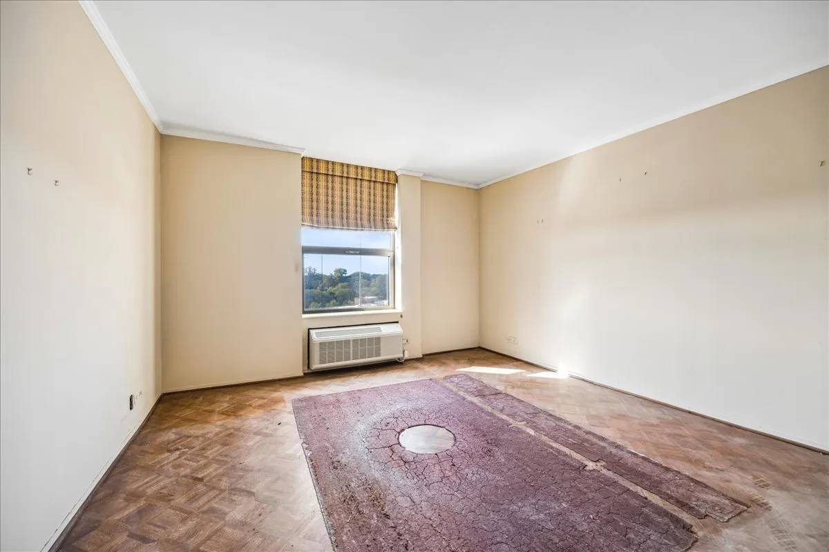 1500 Sheridan Road IL #8L