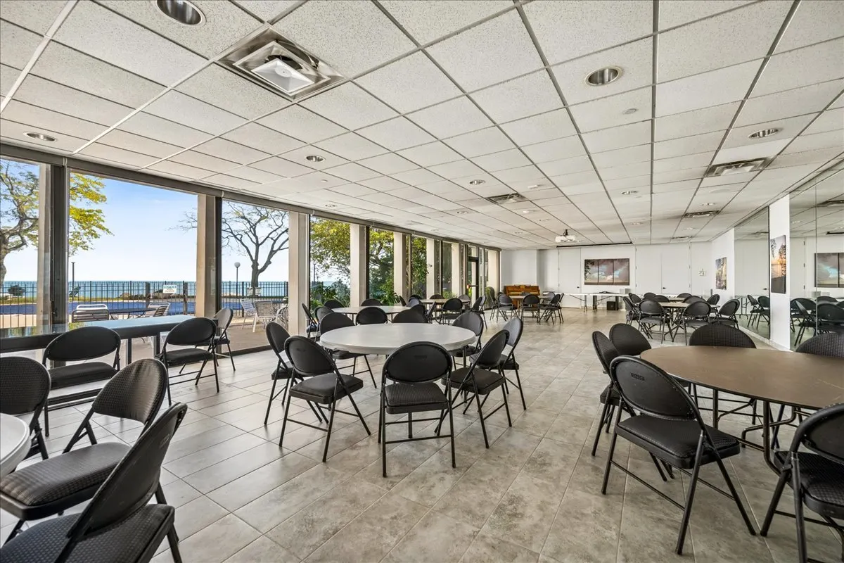 1500 Sheridan Road IL #8L