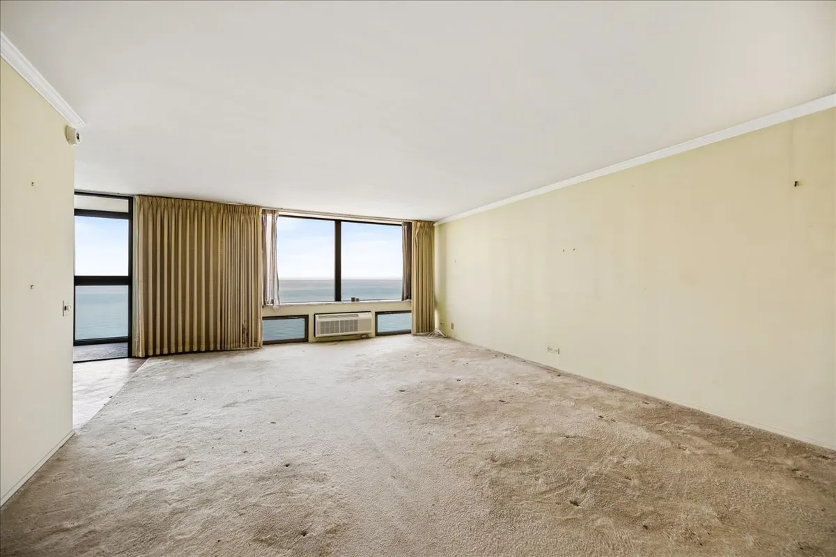 1500 Sheridan Road IL #8L