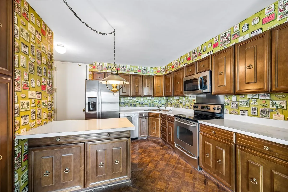 1500 Sheridan Road IL #8L