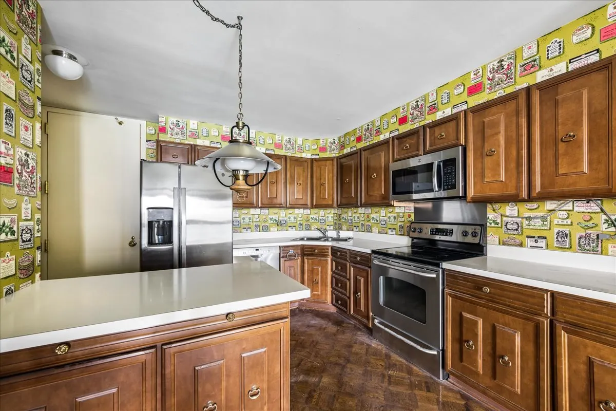 1500 Sheridan Road IL #8L