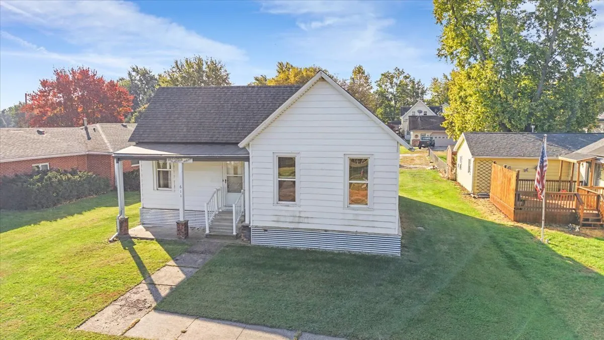 611 E Hickory Street IL