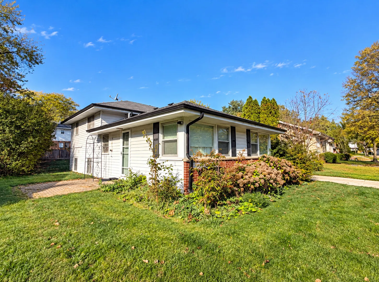 460 N MacArthur Drive IL