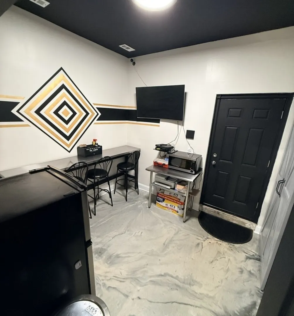 8252 S ASHLAND Avenue IL