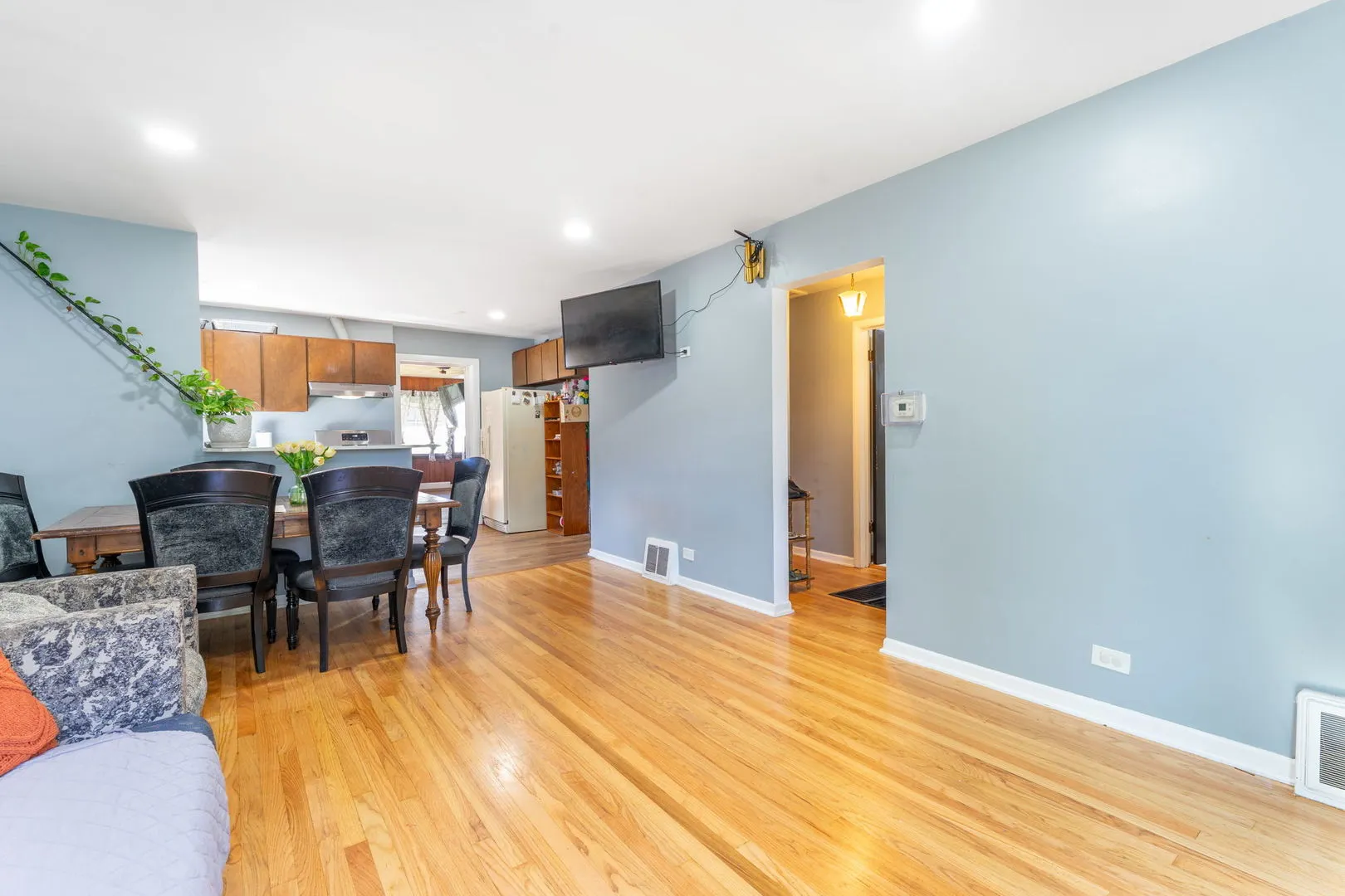 8052 S Saint Louis Avenue IL