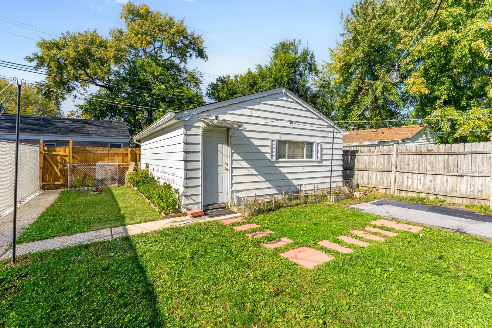 8052 S Saint Louis Avenue IL