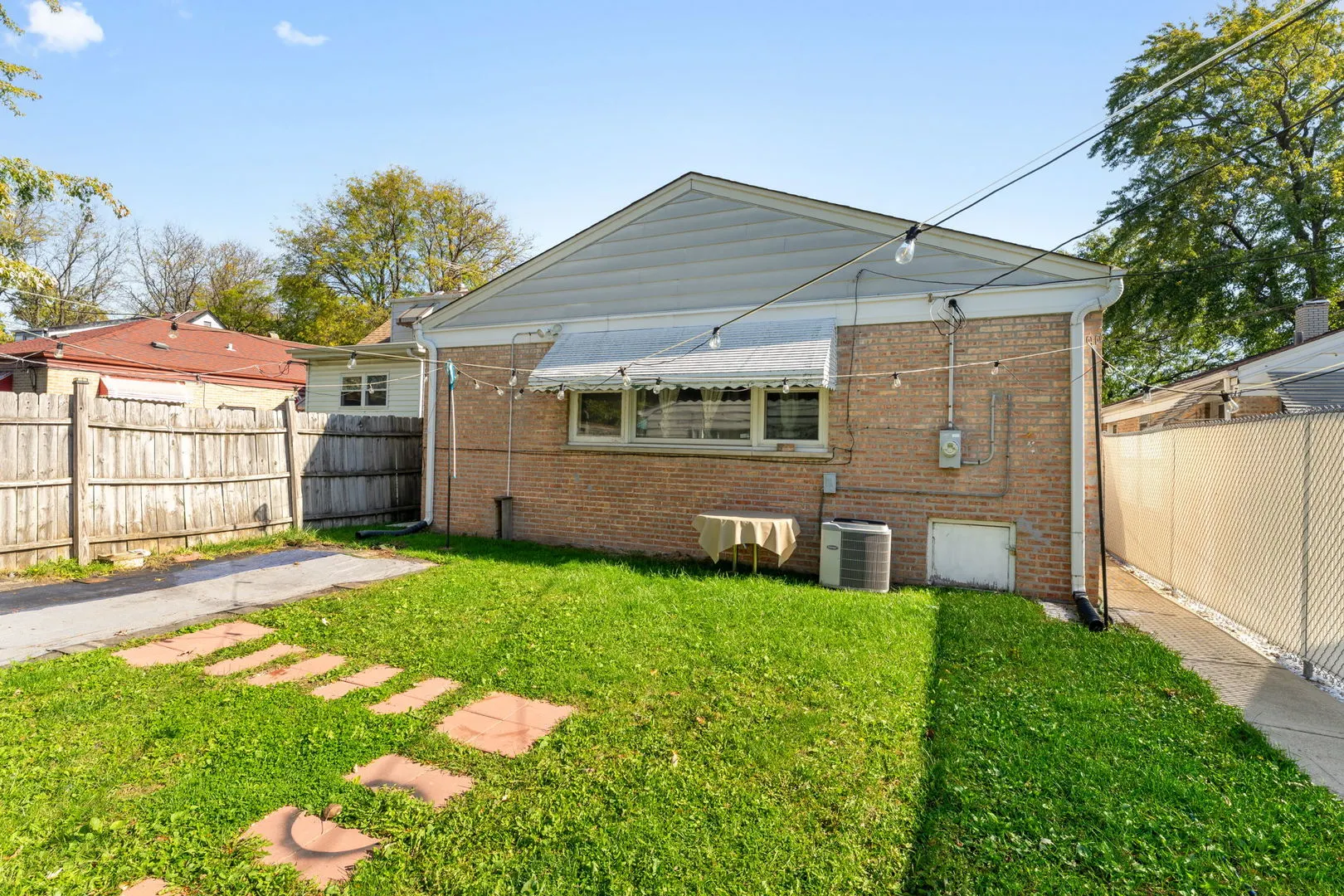8052 S Saint Louis Avenue IL