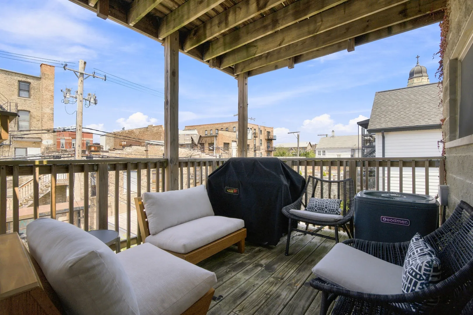 1518 W SUPERIOR Street IL #2