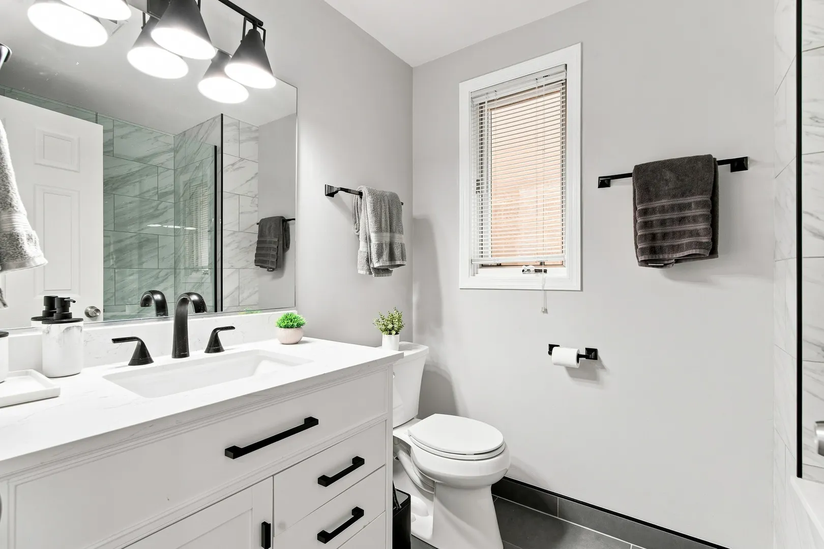 1518 W SUPERIOR Street IL #2