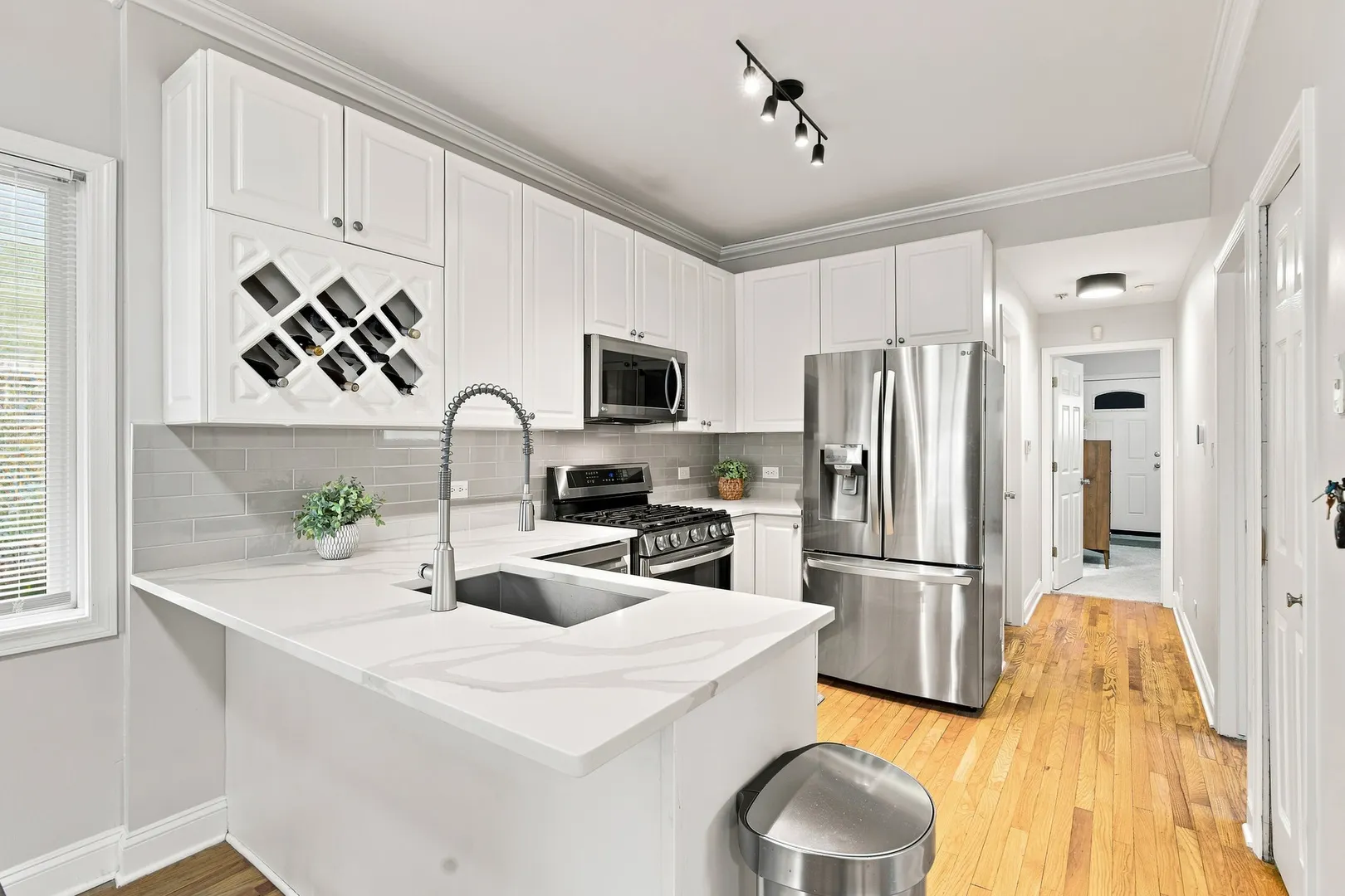 1518 W SUPERIOR Street IL #2