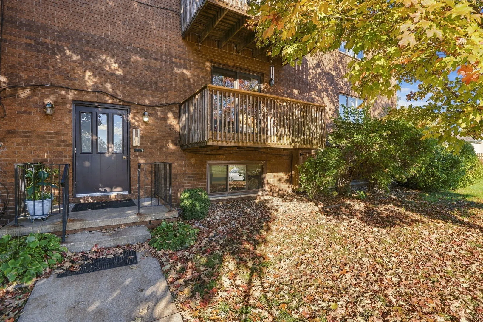 4195 FAIRVIEW Drive IA #8