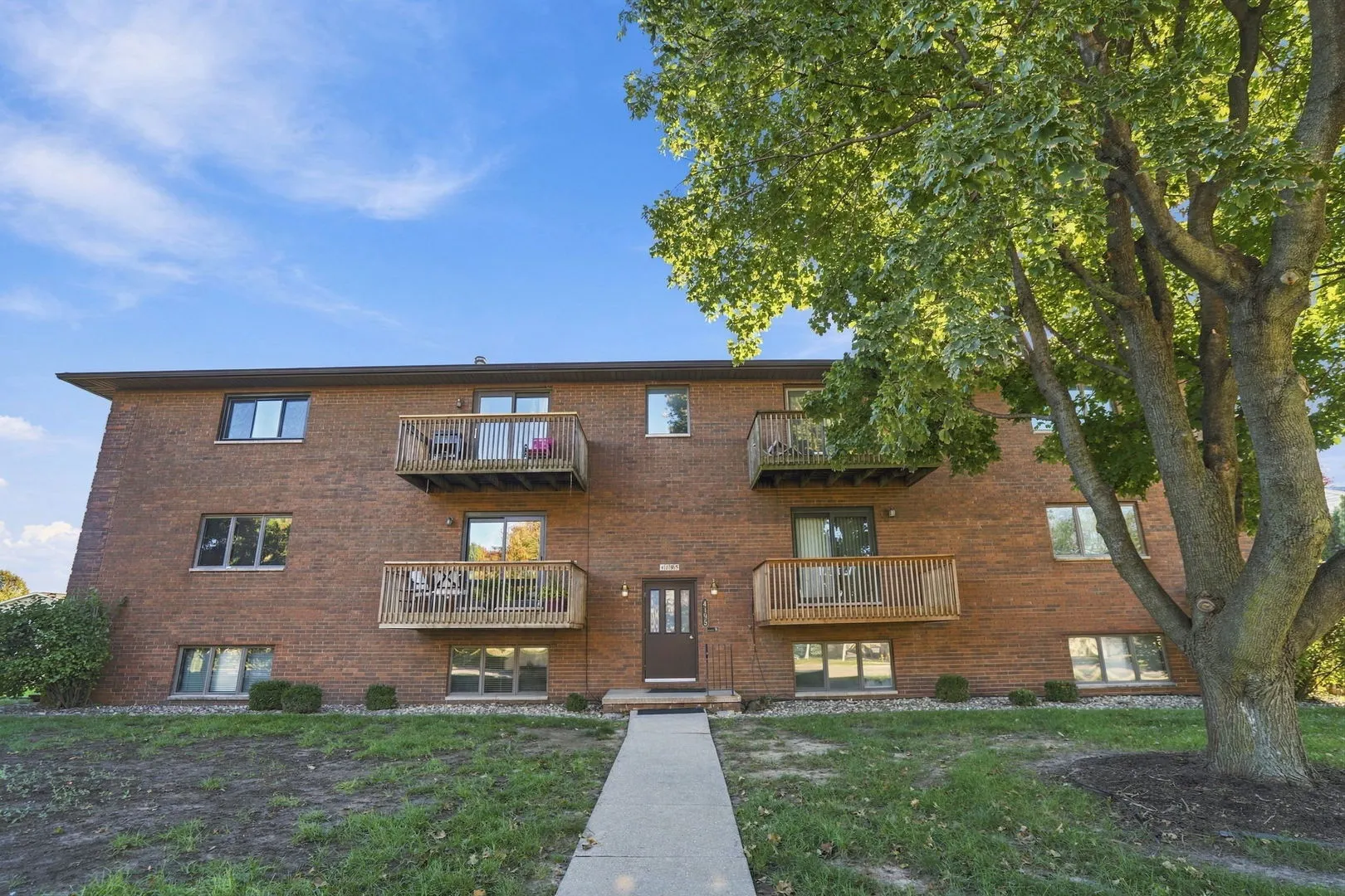 4195 FAIRVIEW Drive IA #8