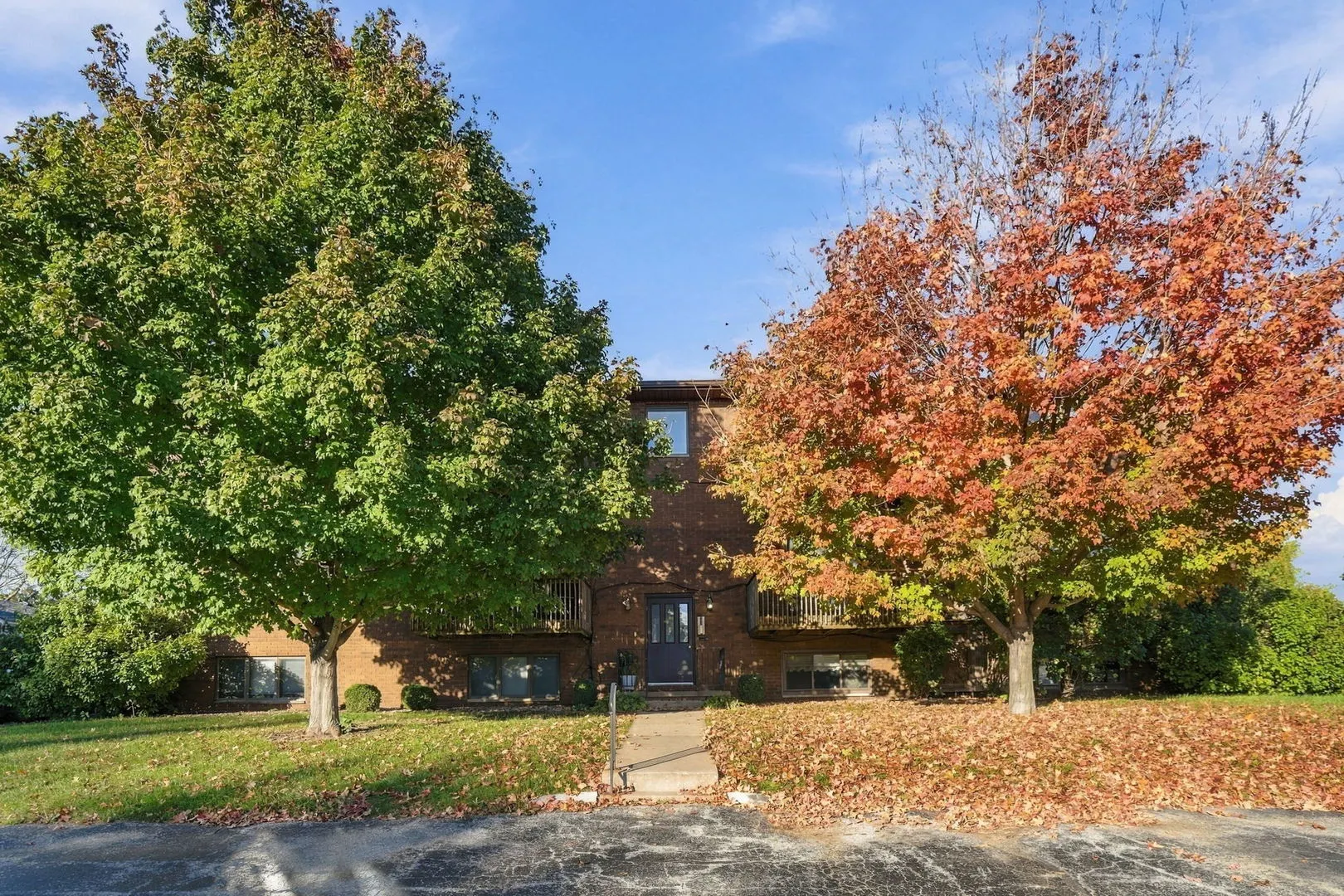 4195 FAIRVIEW Drive IA #8