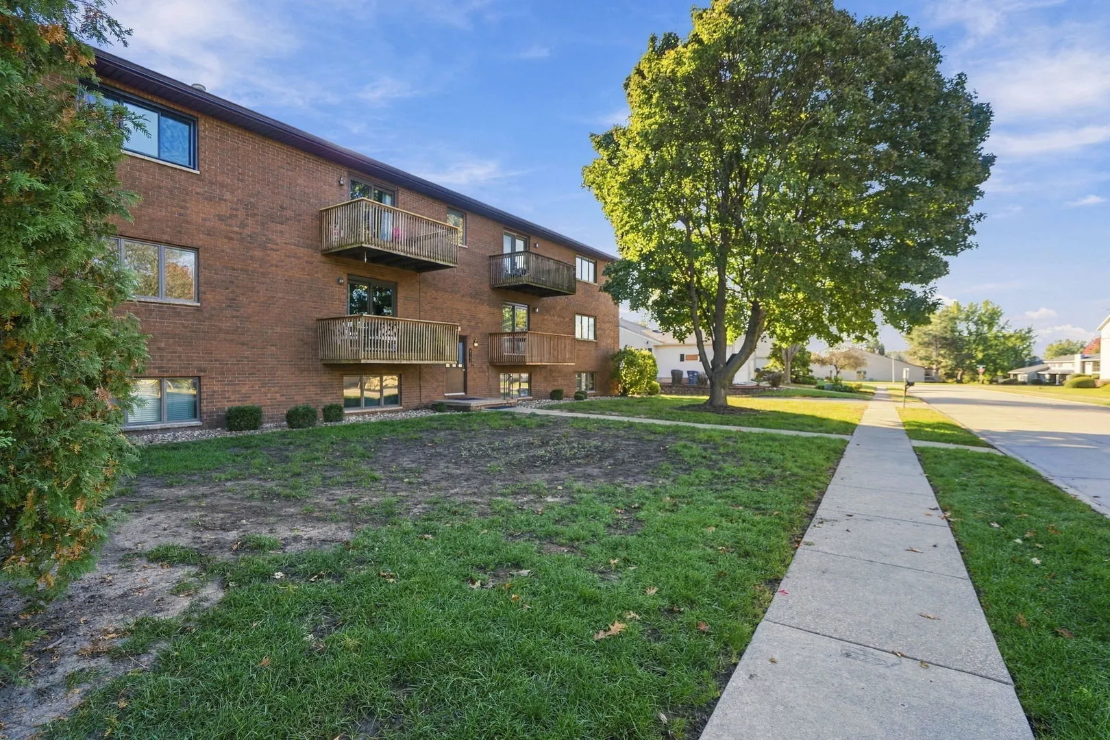 4195 FAIRVIEW Drive IA #8