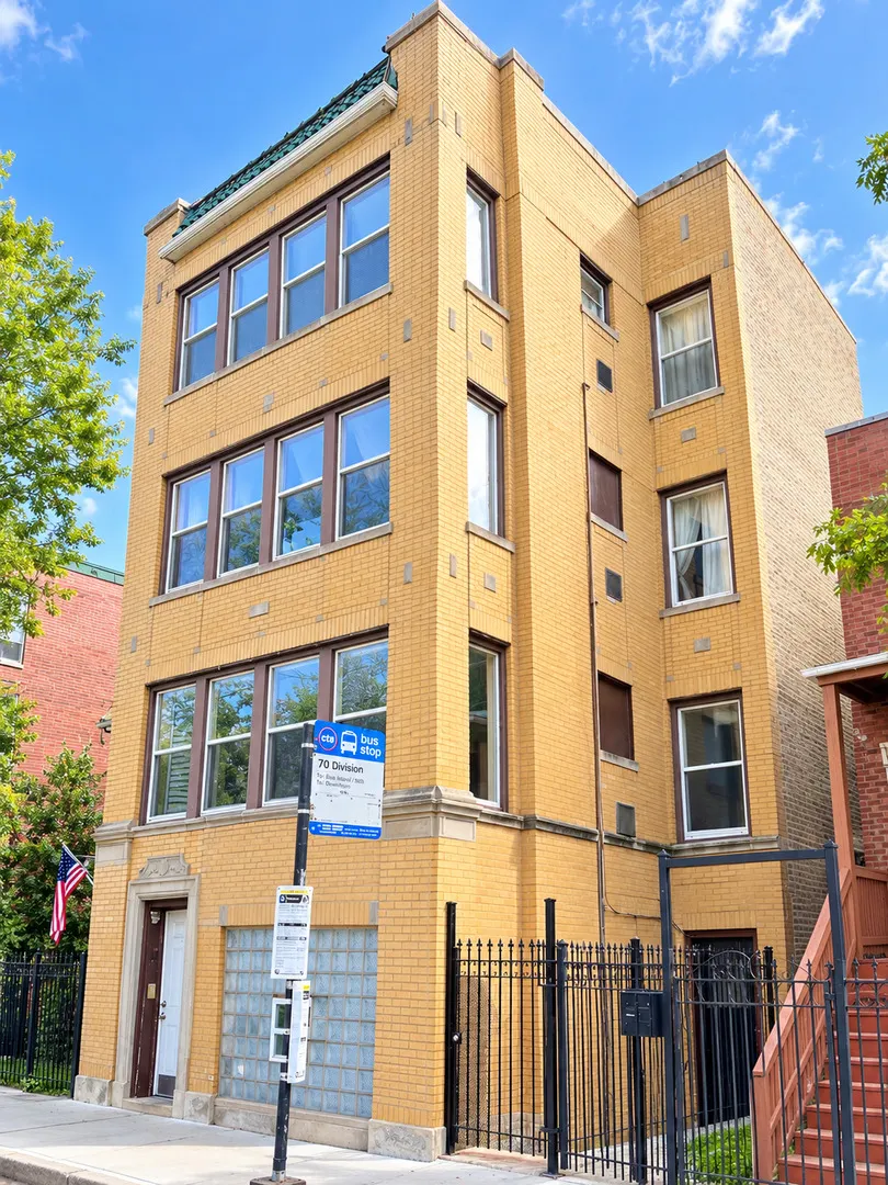 3349 W Division Street IL