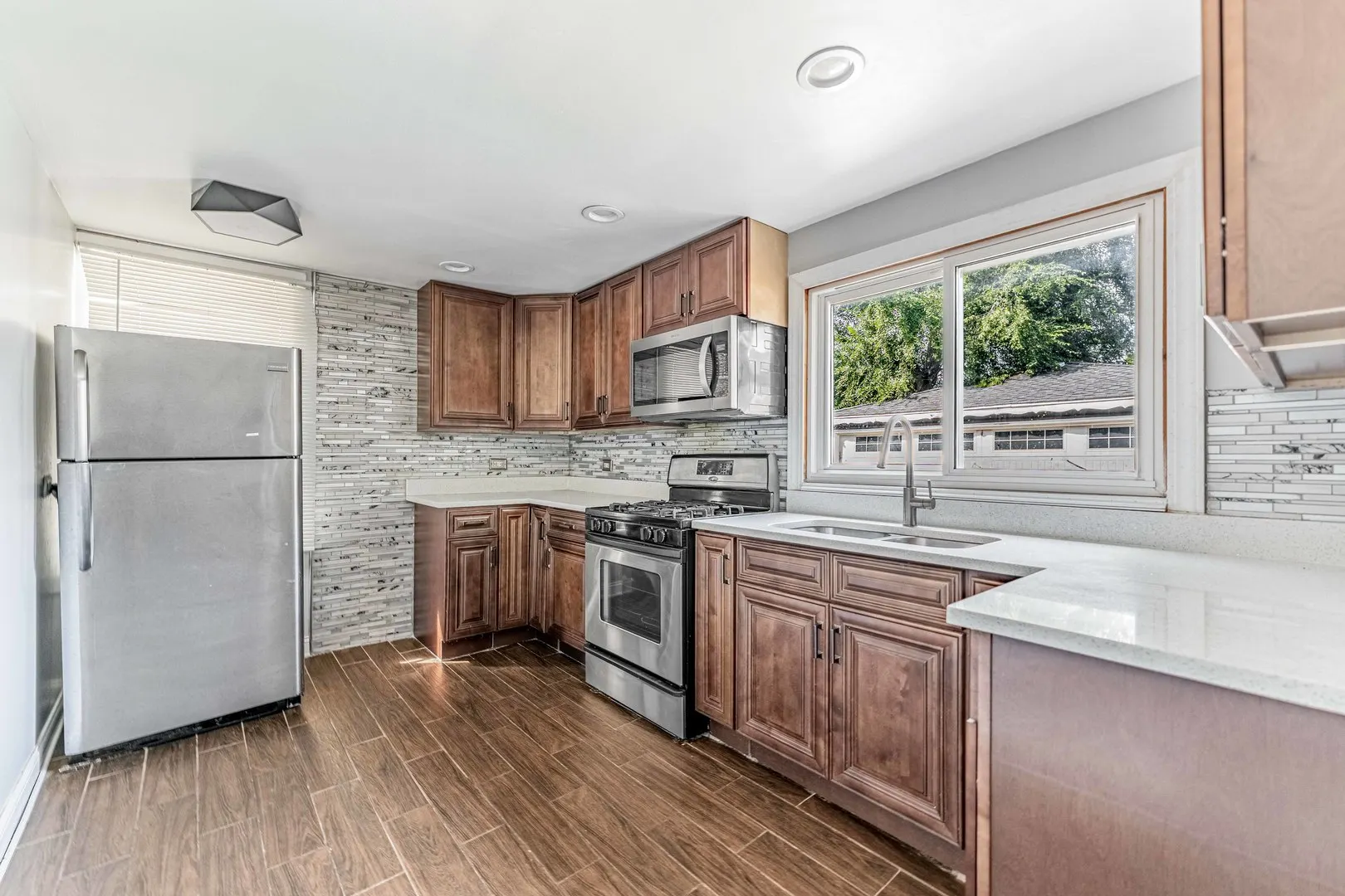 2520 Walnut Street IL
