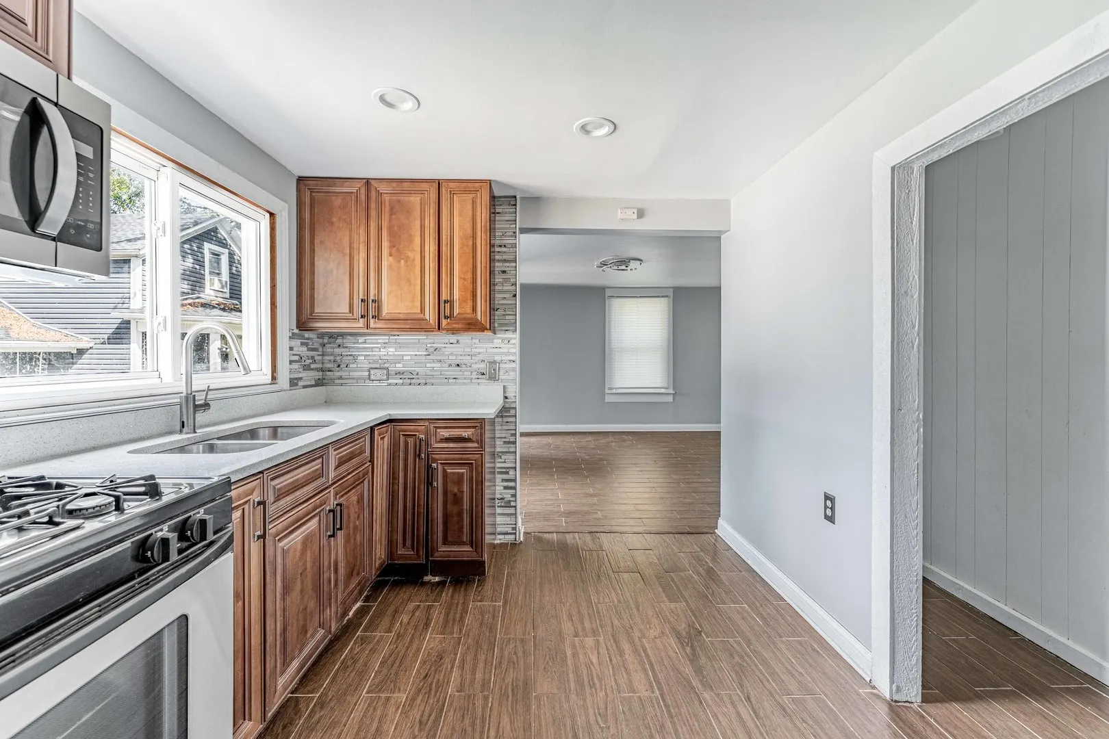 2520 Walnut Street IL