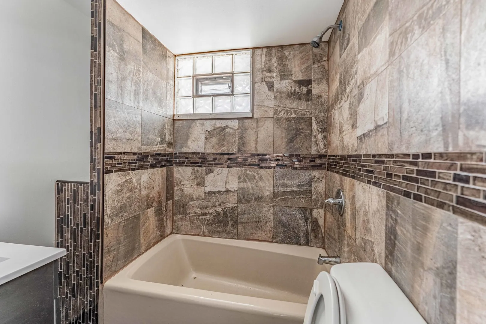 2520 Walnut Street IL
