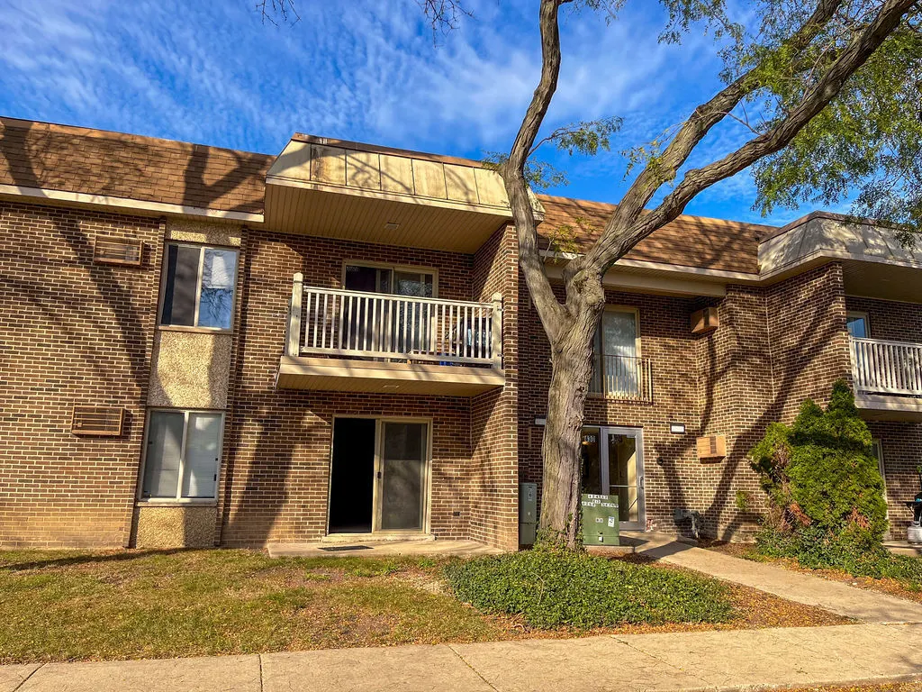 432 N Wilke Road IL #106