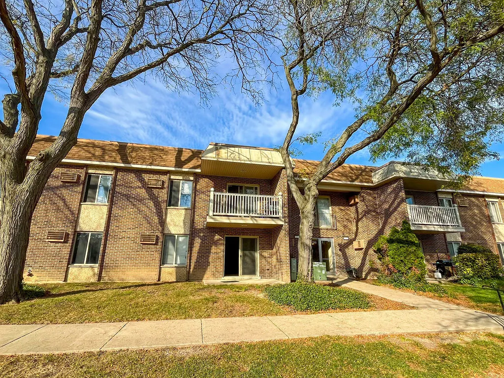 432 N Wilke Road IL #106