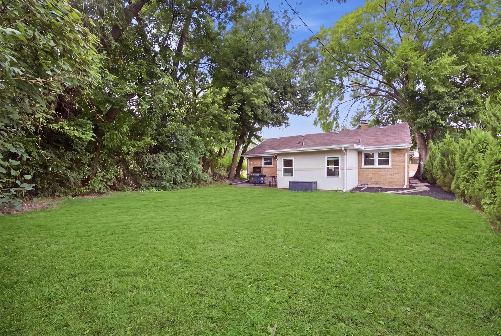 345 E Palatine Road IL