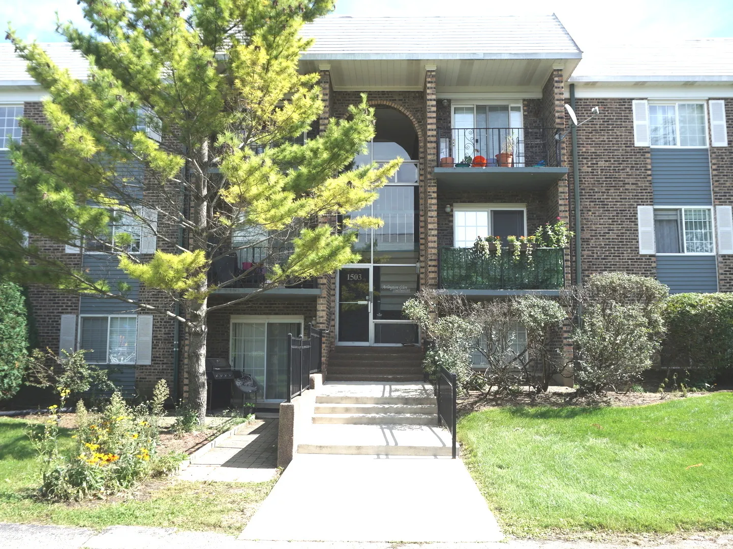1503 N WINDSOR Drive IL #302