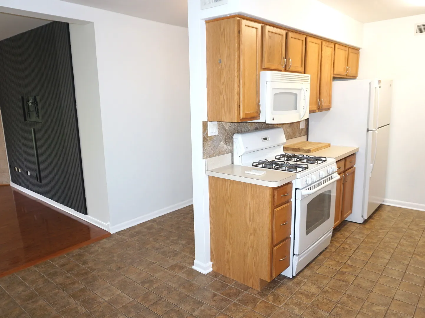 1503 N WINDSOR Drive IL #302