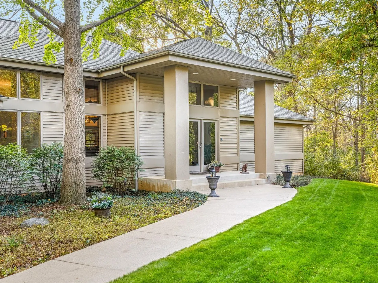 6611 Halverson Drive IL