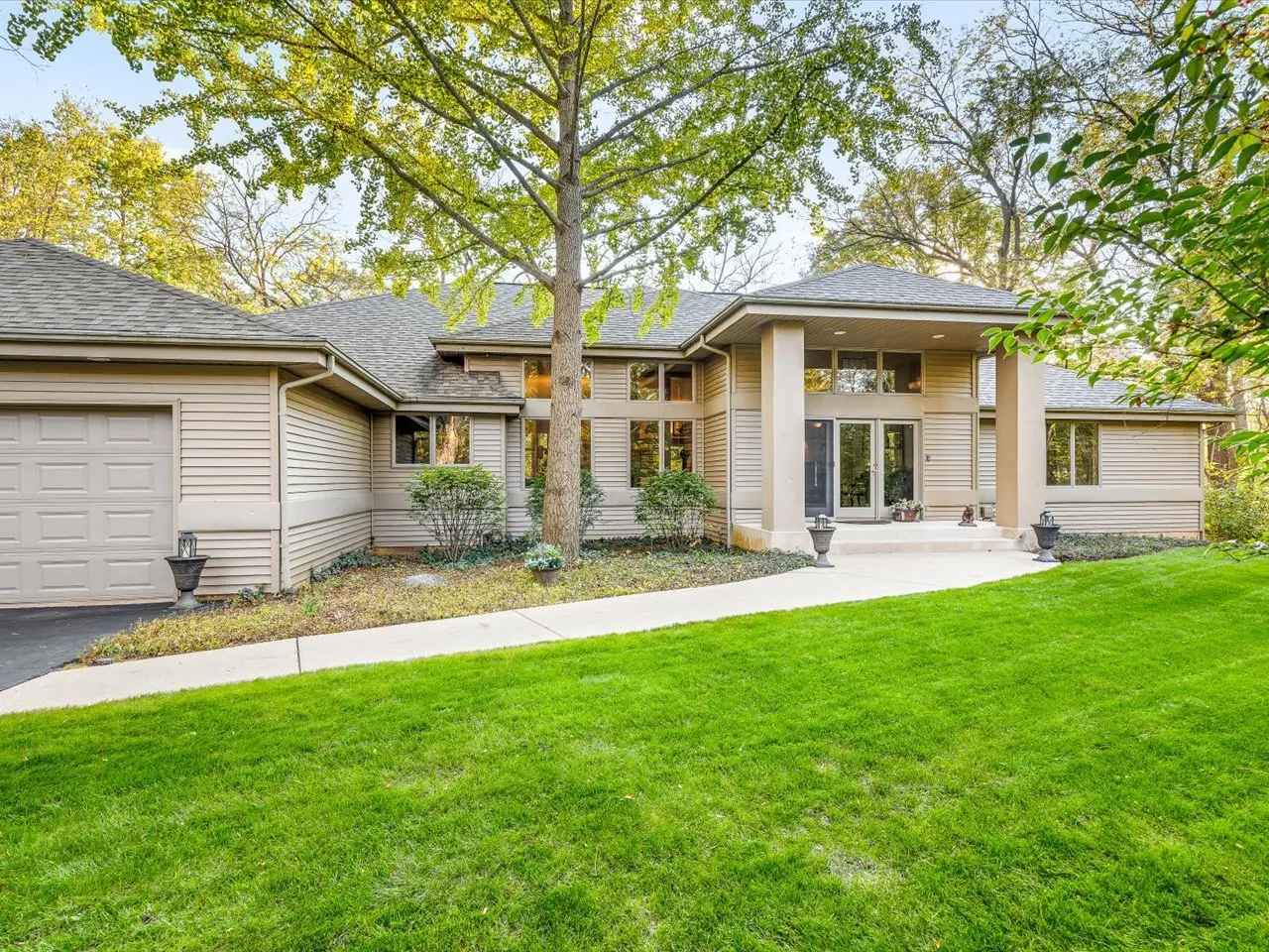6611 Halverson Drive IL