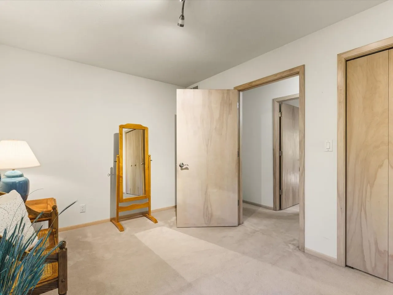 6611 Halverson Drive IL