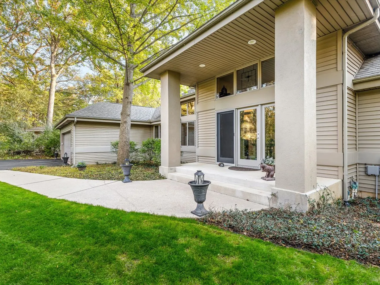 6611 Halverson Drive IL