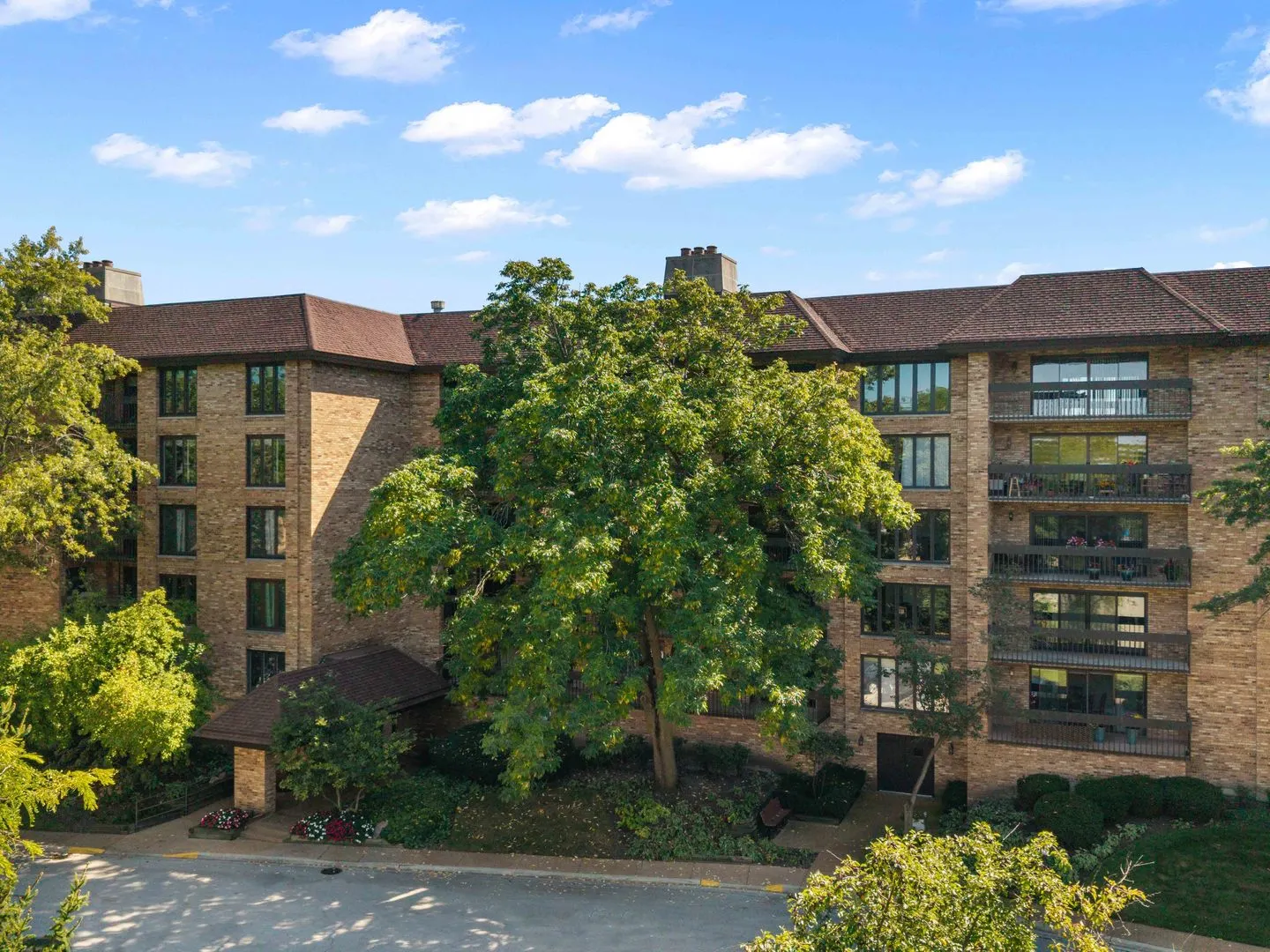 1671 Mission Hills Road IL #310