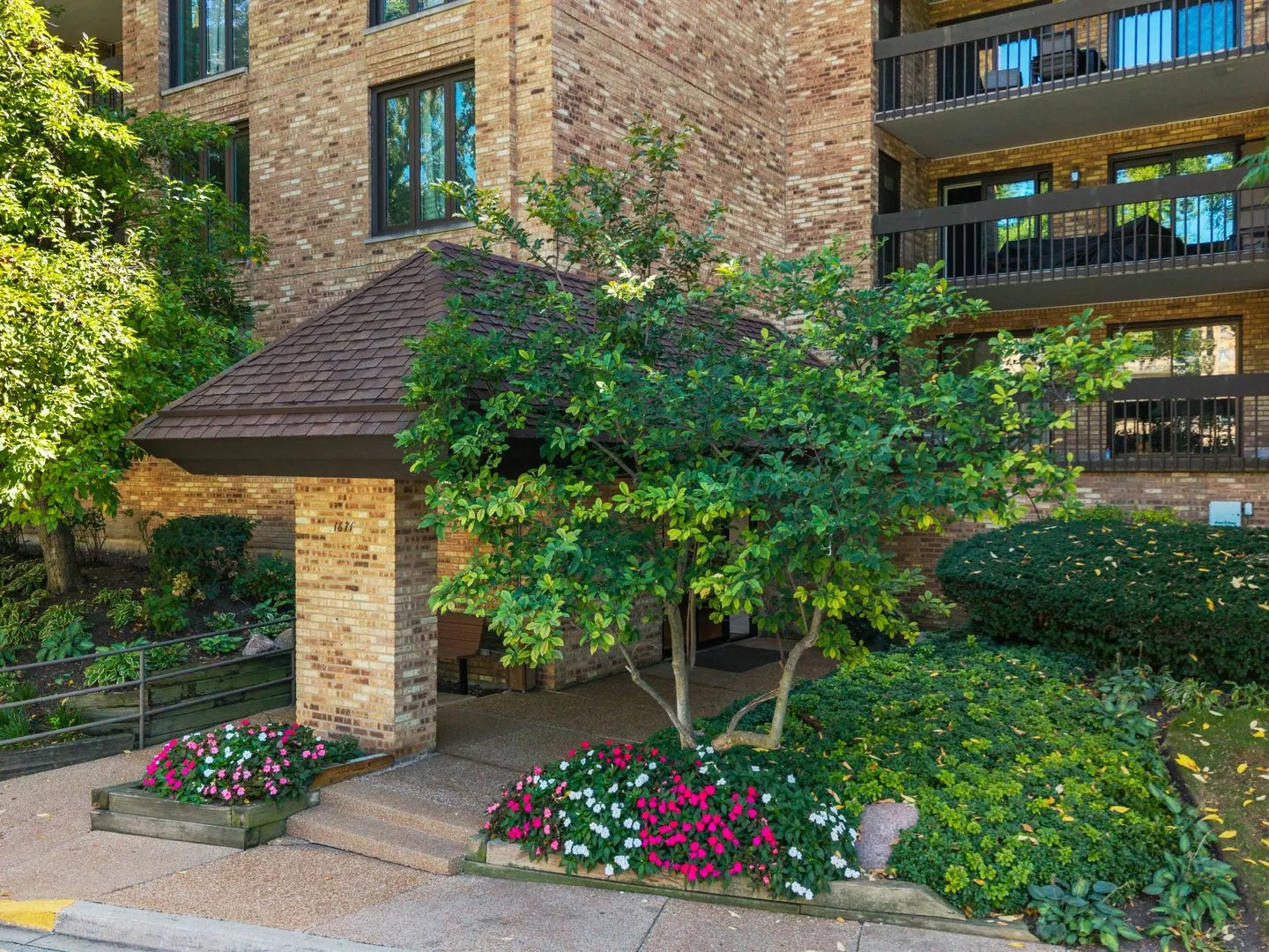 1671 Mission Hills Road IL #310