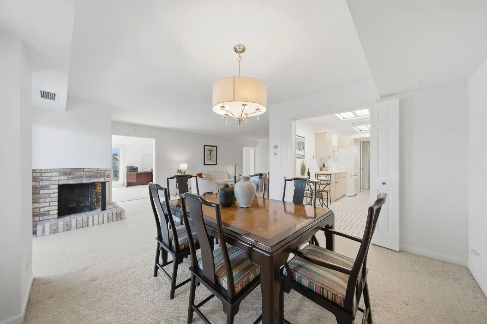 1671 Mission Hills Road IL #310