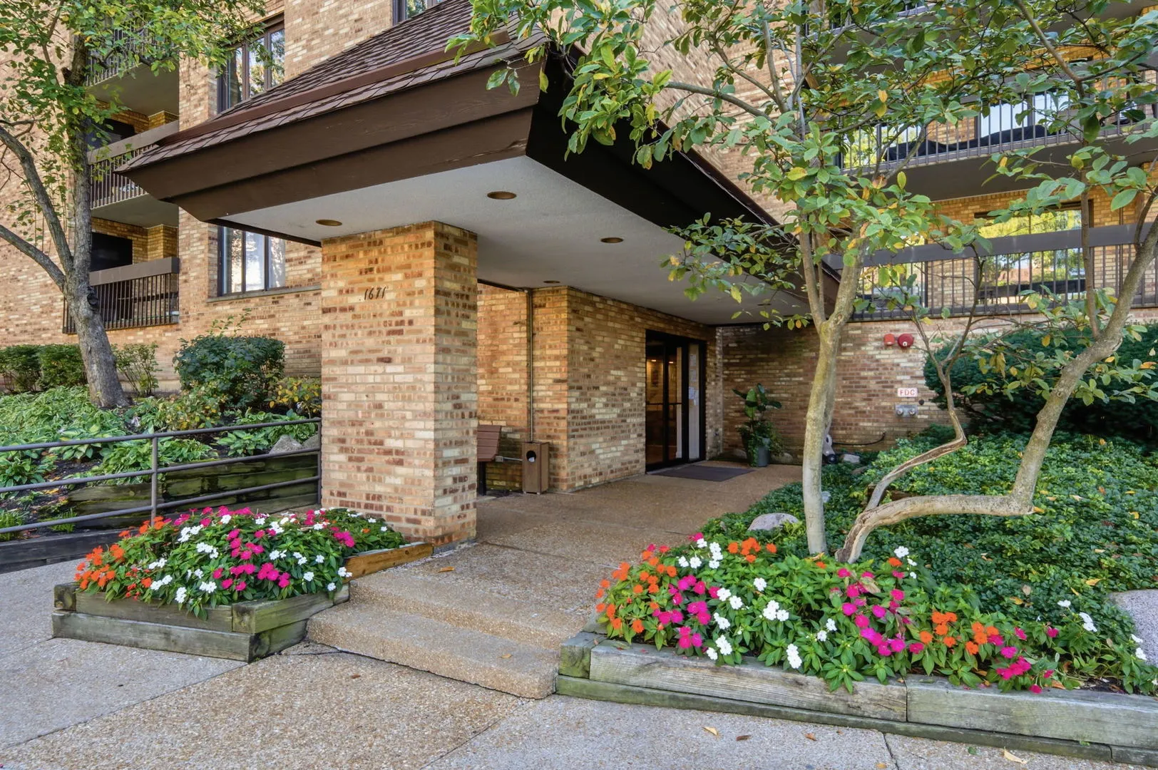 1671 Mission Hills Road IL #310