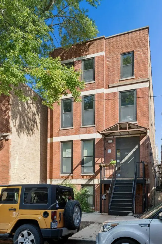 970 W Montana Street IL