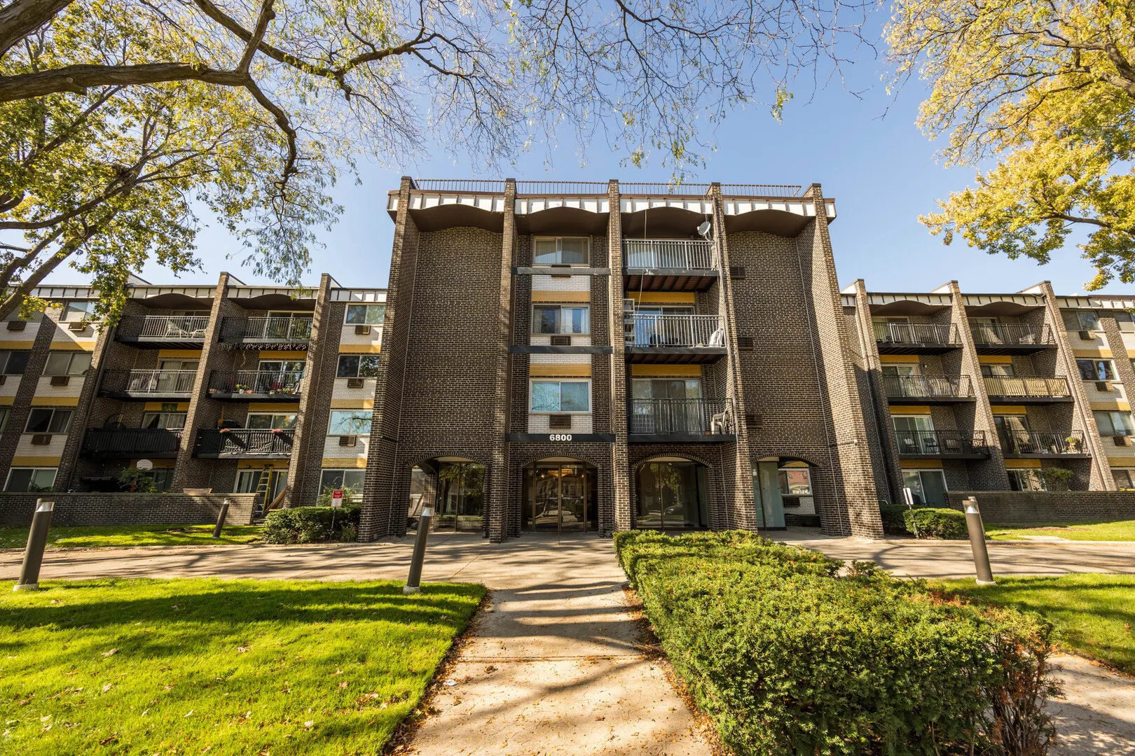6800 N California Avenue IL #4i