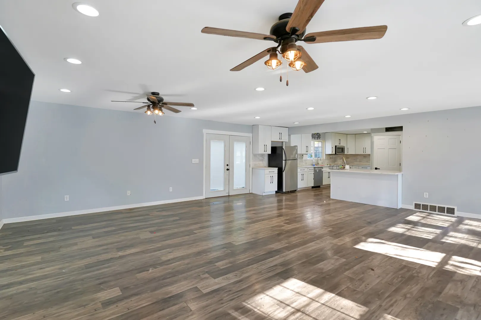 136 Laurel Street IL