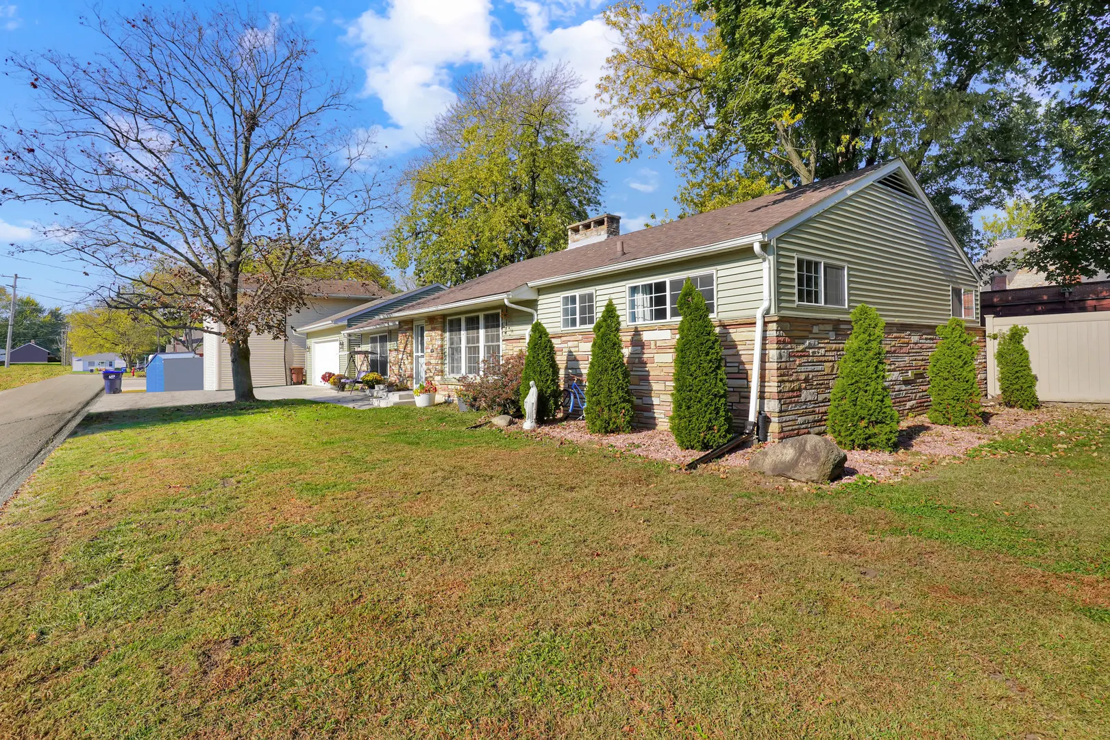 136 Laurel Street IL