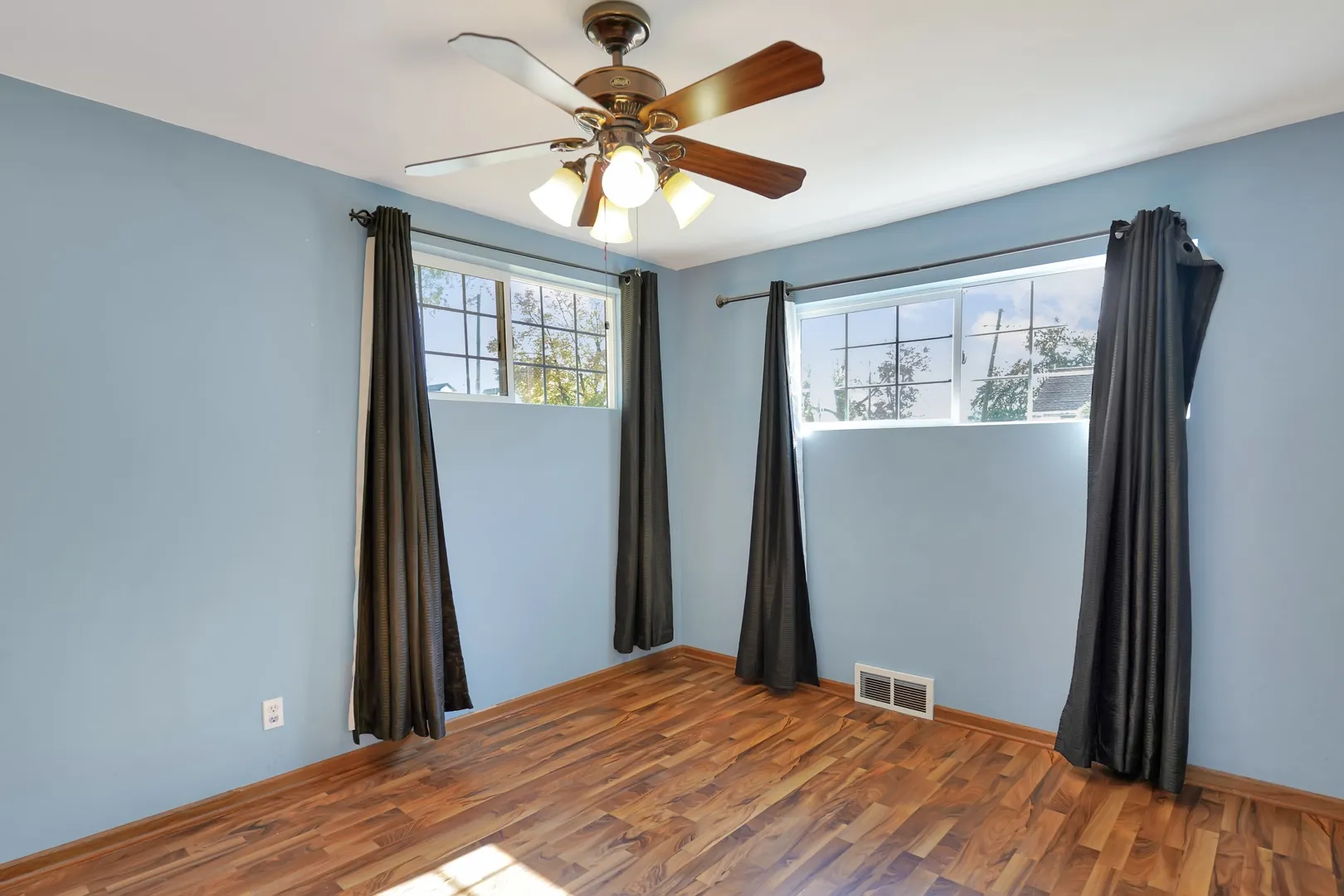 136 Laurel Street IL
