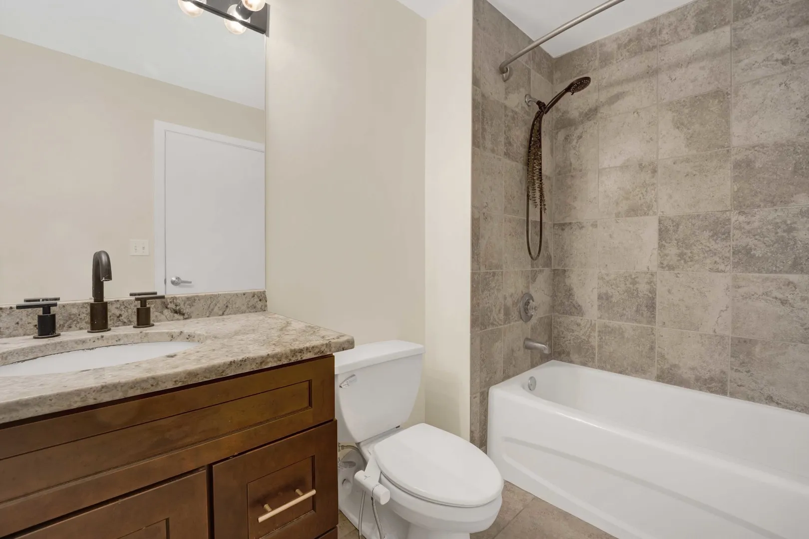 1525 S Sangamon Street IL #307