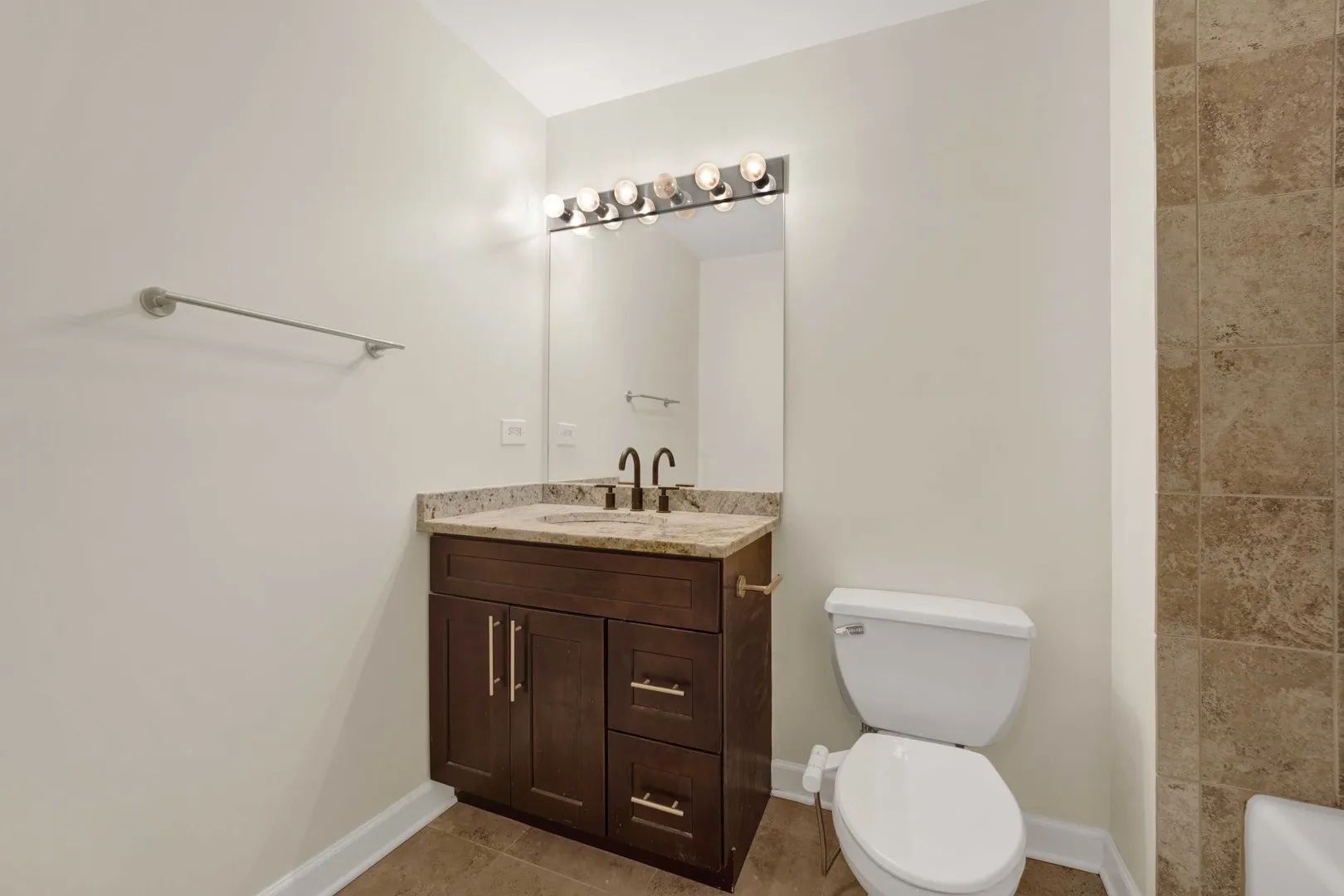 1525 S Sangamon Street IL #307