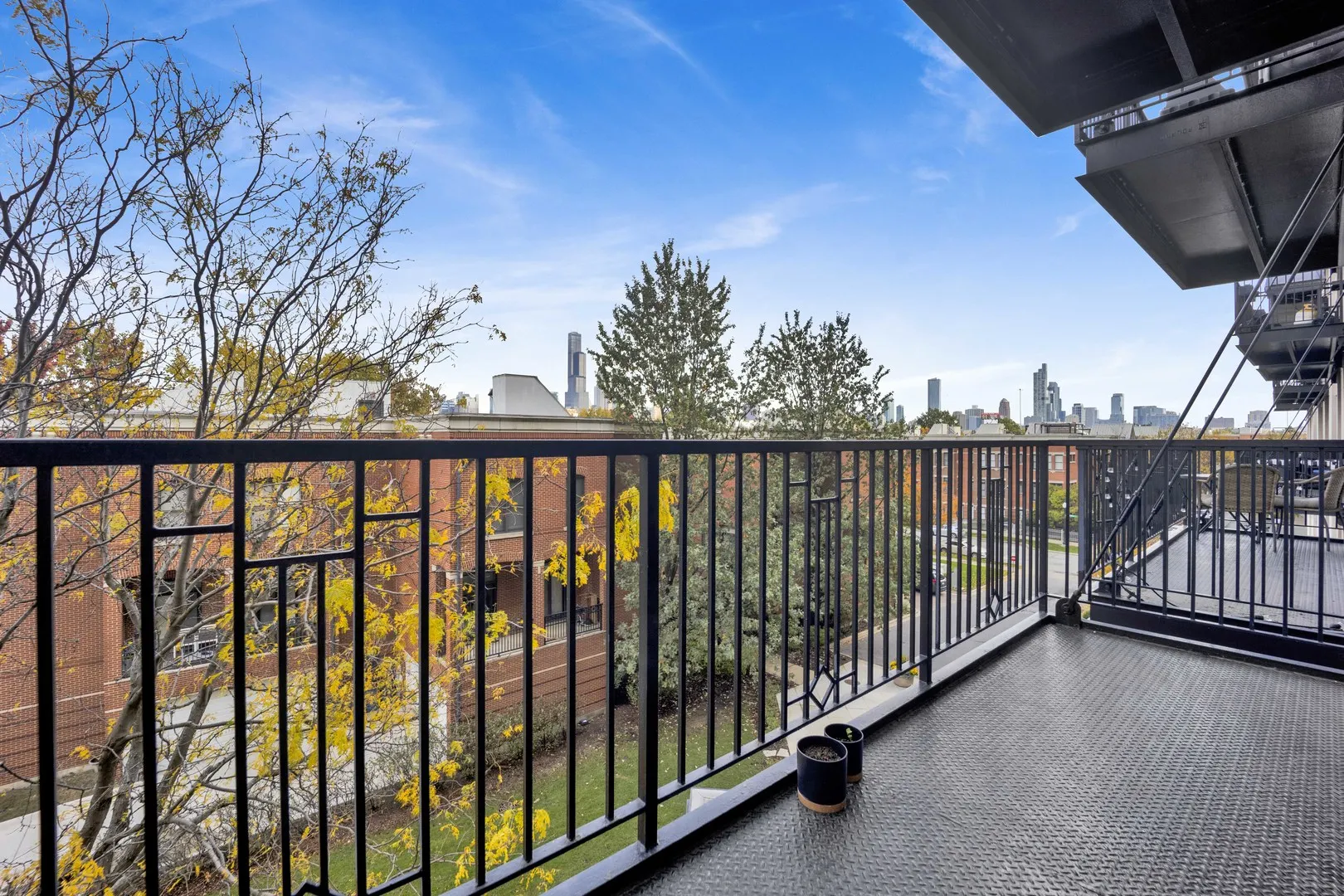 1525 S Sangamon Street IL #307