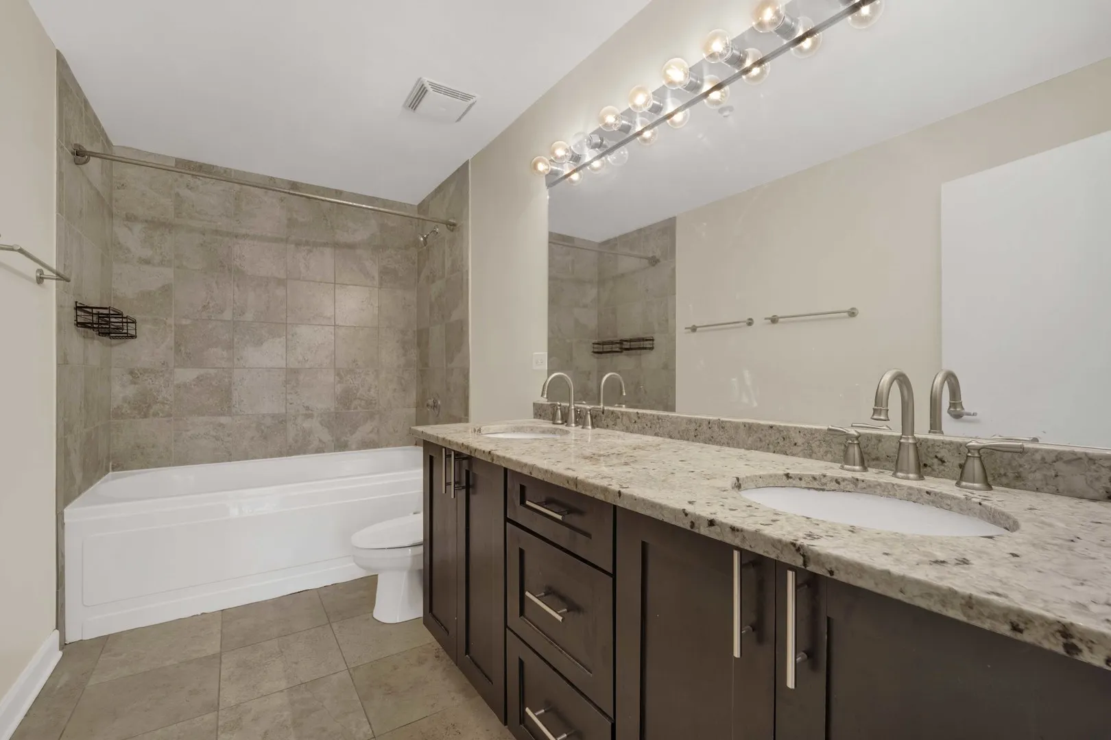 1525 S Sangamon Street IL #307