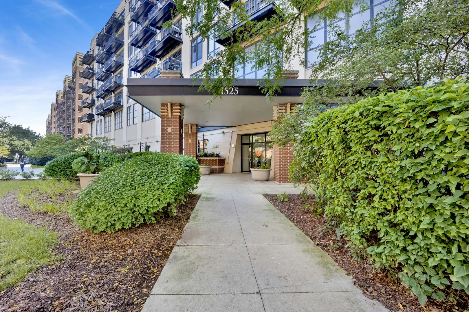 1525 S Sangamon Street IL #307