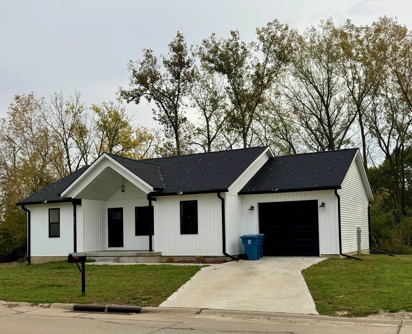 813 WILLIAMS Way IL