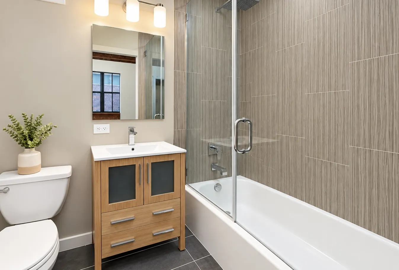 732 S Financial Place IL #407