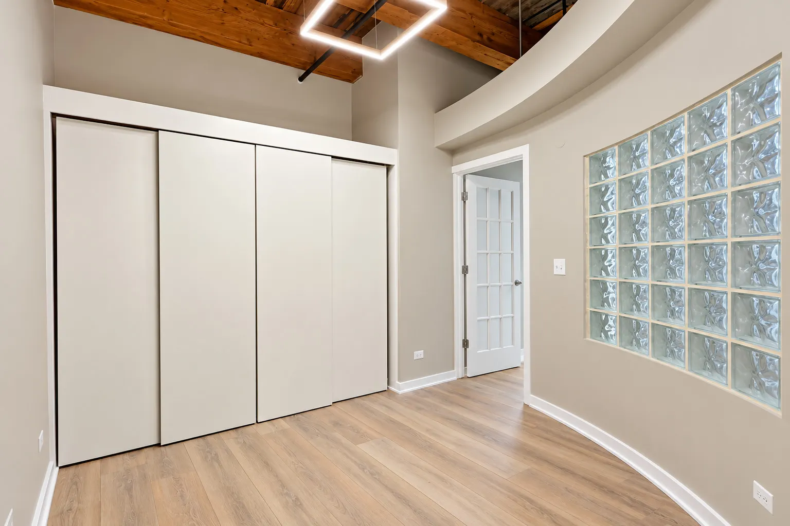 732 S Financial Place IL #407