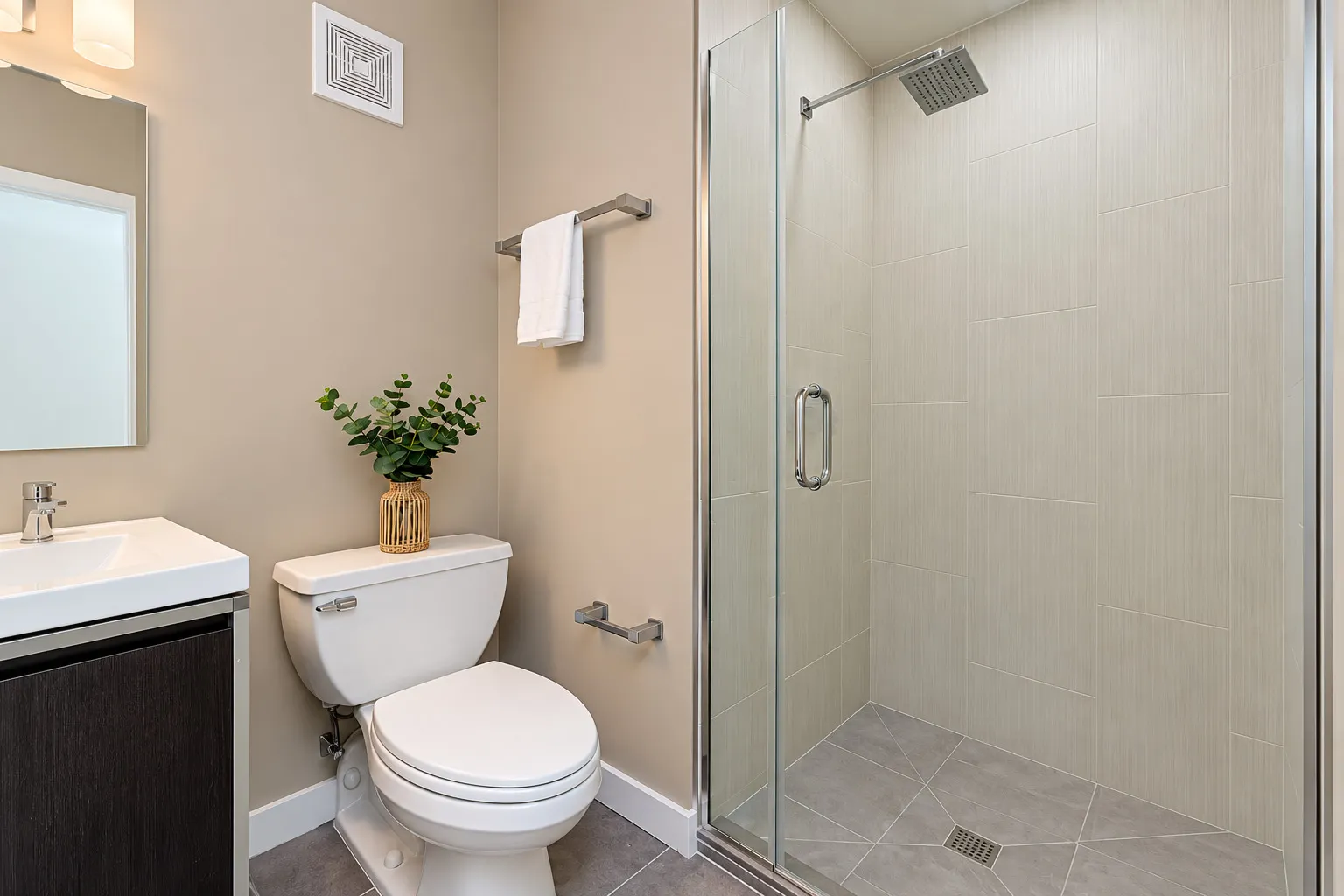 732 S Financial Place IL #407