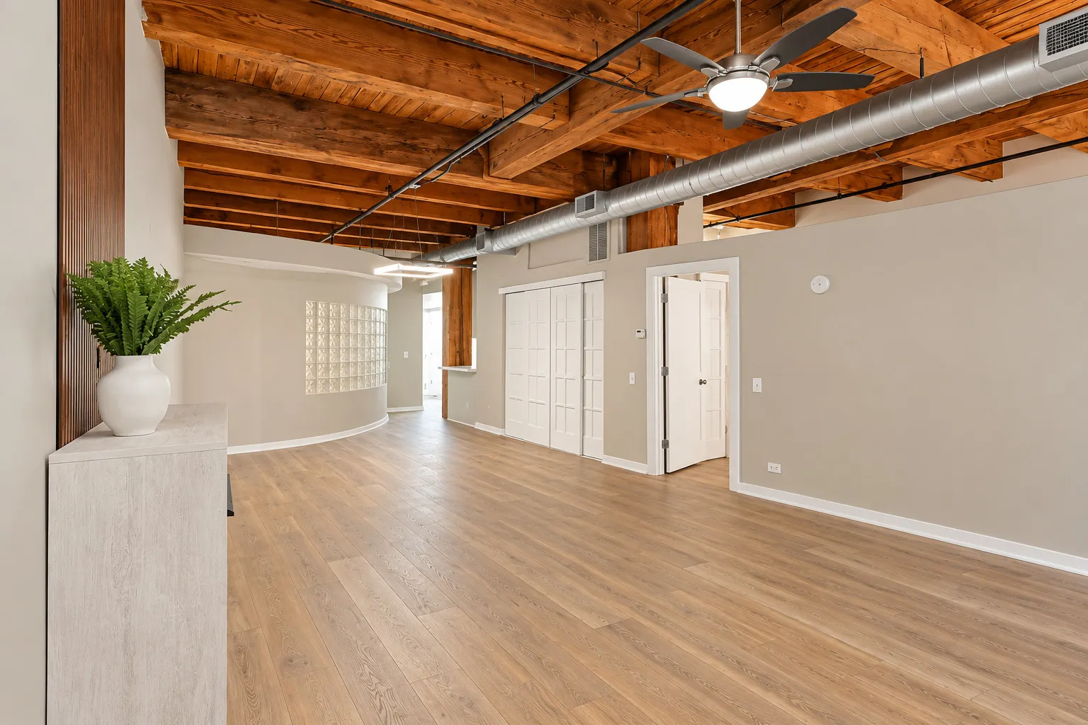 732 S Financial Place IL #407